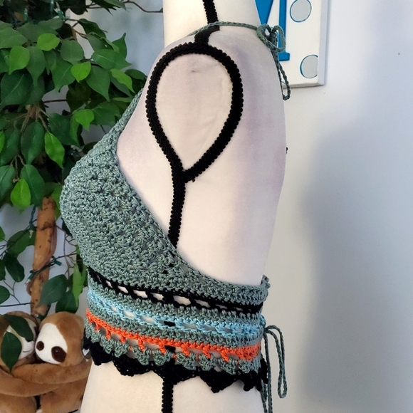 HANDCRAFTED Crochet Lace Up Halter Bralette Crop Top - Picture 2 of 9